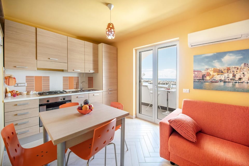 Kitchen or kitchenette, Seating area, Dining area