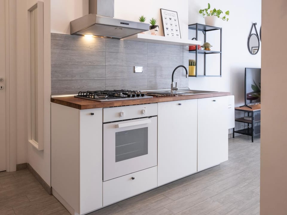 Kitchen or kitchenette, pet friendly, stove