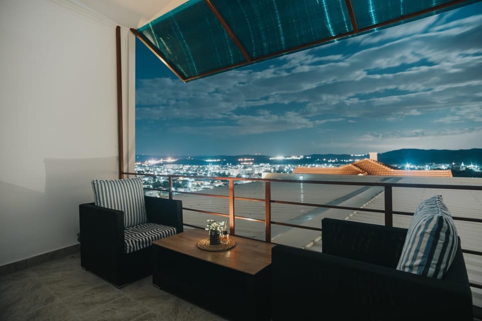 Balcony/Terrace, City view