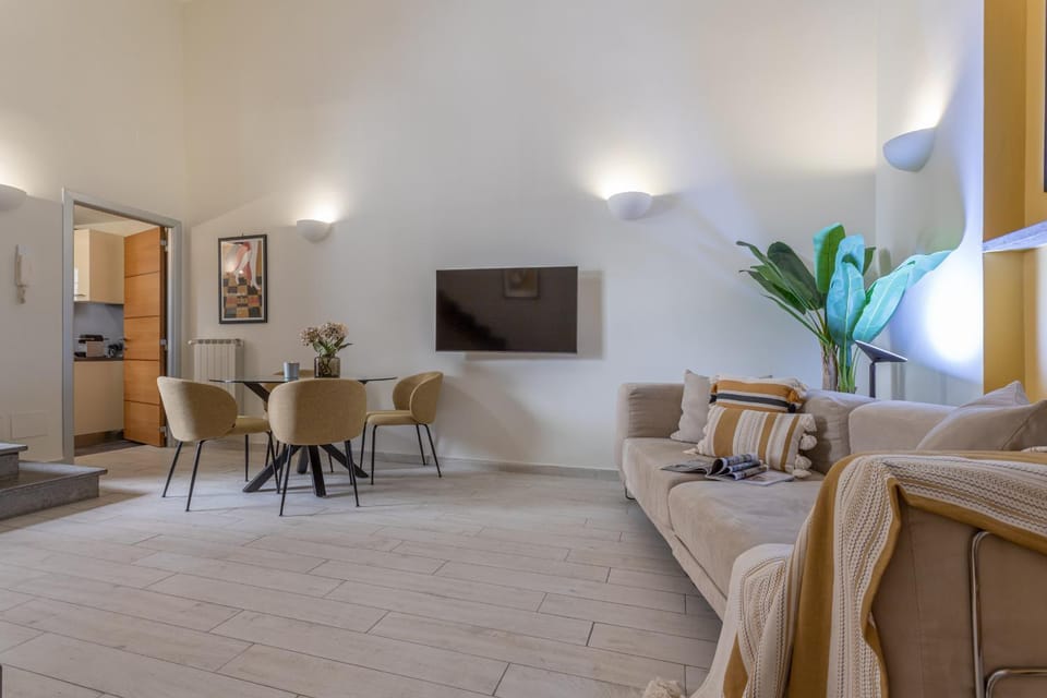 Communal lounge/ TV room, TV and multimedia, Living room, Seating area, Dining area