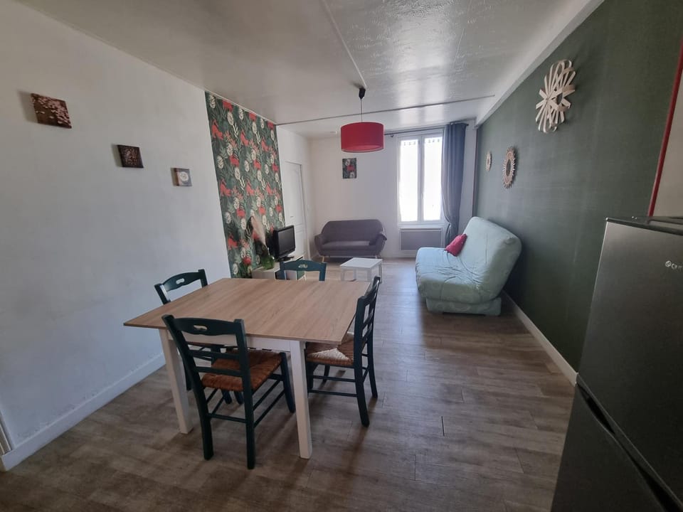 Joli appart. 2 à 8 pers. a 20 min du futuroscope Apartment in Centre-Val de Loire