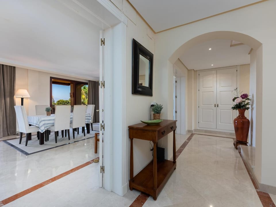 Nice duplex penthouse with the best sea views, luxury urbanization House in Marbella
