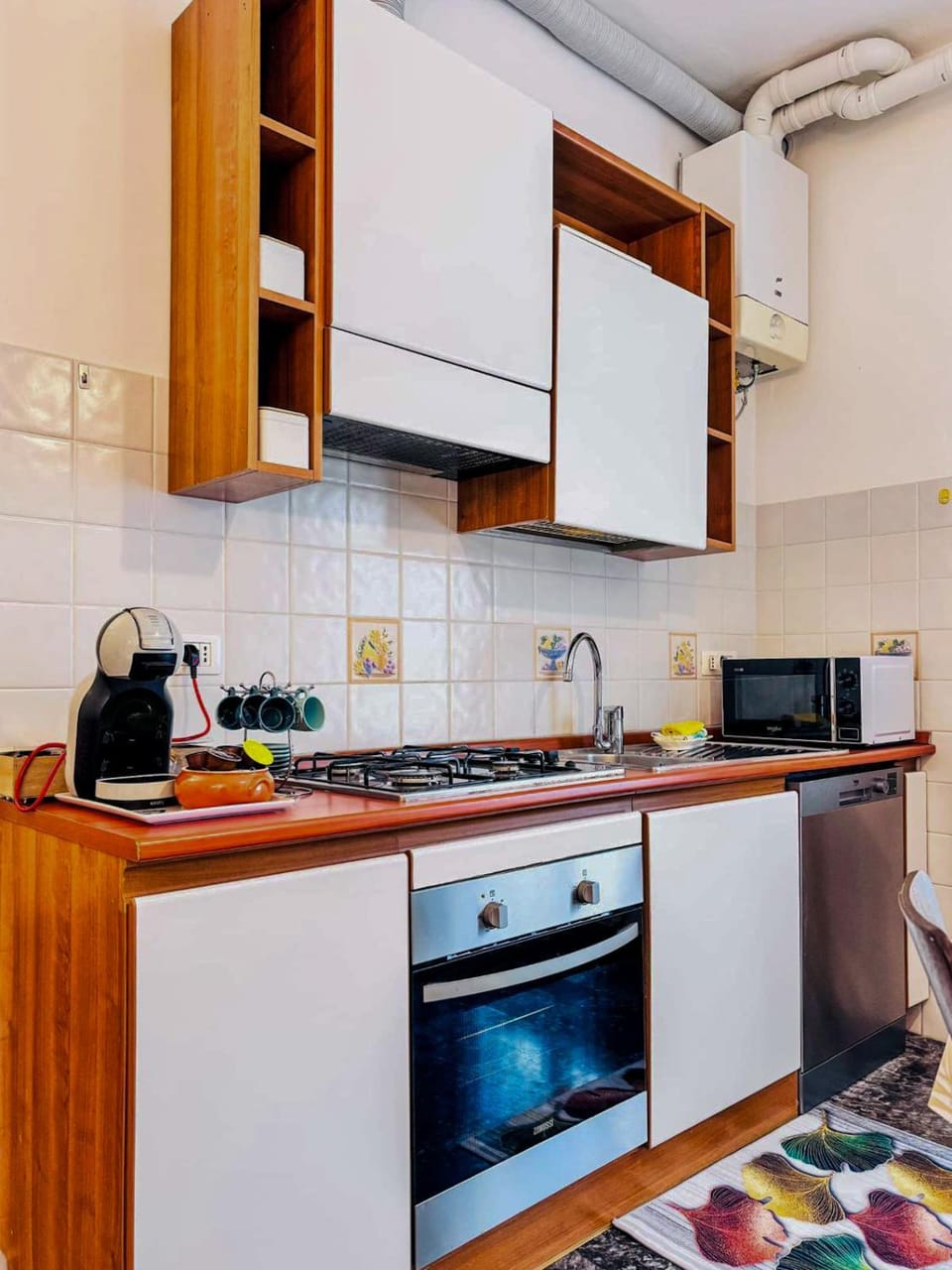 Coffee/tea facilities, Kitchen or kitchenette, dishwasher, oven, stove, toaster