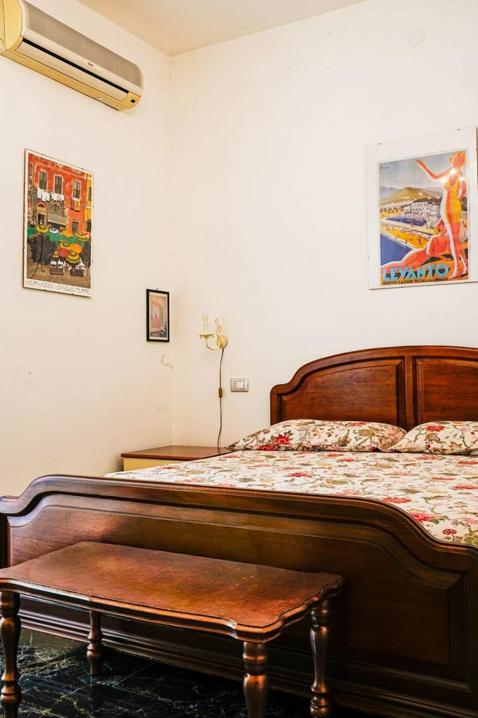 Bed, Photo of the whole room, Bedroom, air conditioner