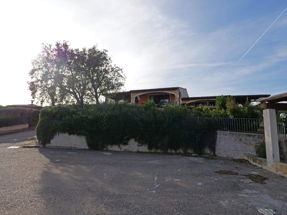 Property building, Neighbourhood