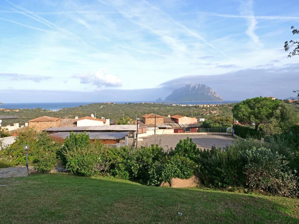 Neighbourhood, Natural landscape, Hiking, Mountain view