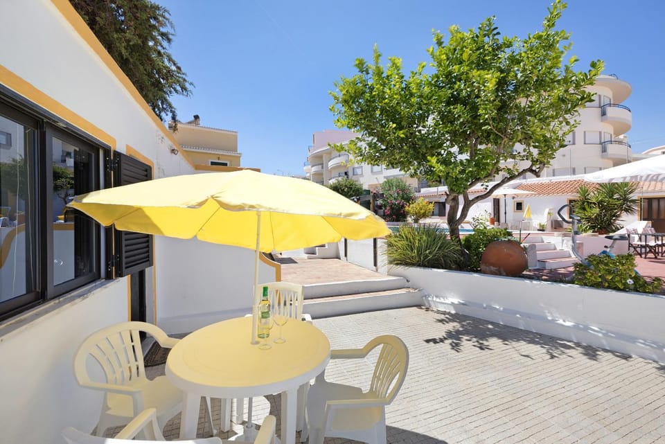Property building, Balcony/Terrace, Living room