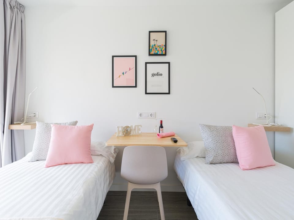 Bed, Photo of the whole room, Seating area, Bedroom
