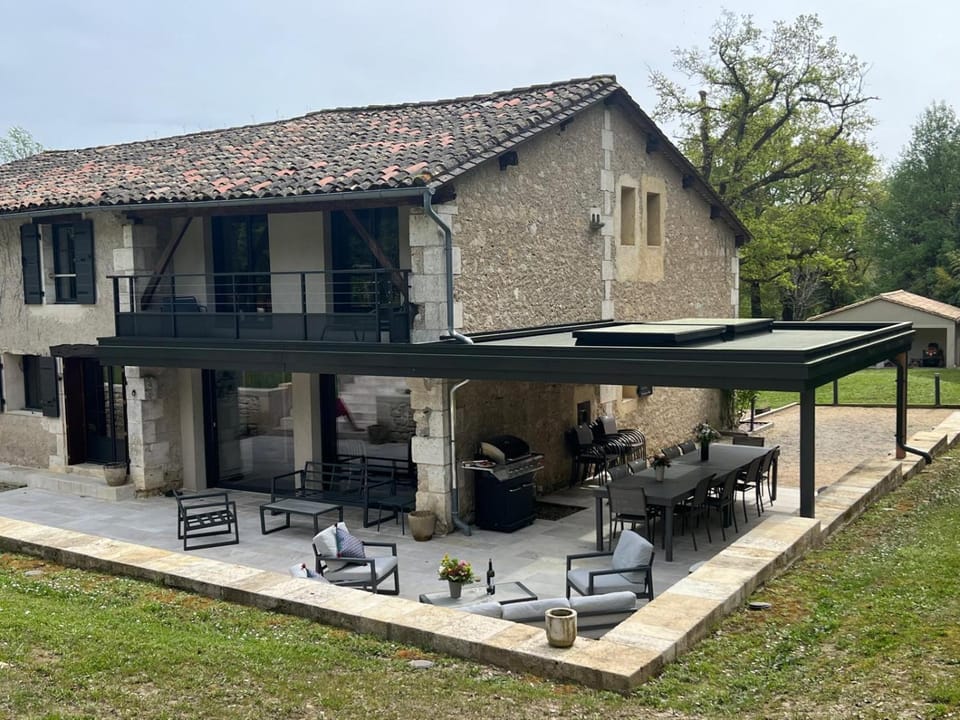 Vacances au calme à Litout, Piscine, Clim, 10 personnes, proche St Emilion Villa in Nouvelle-Aquitaine