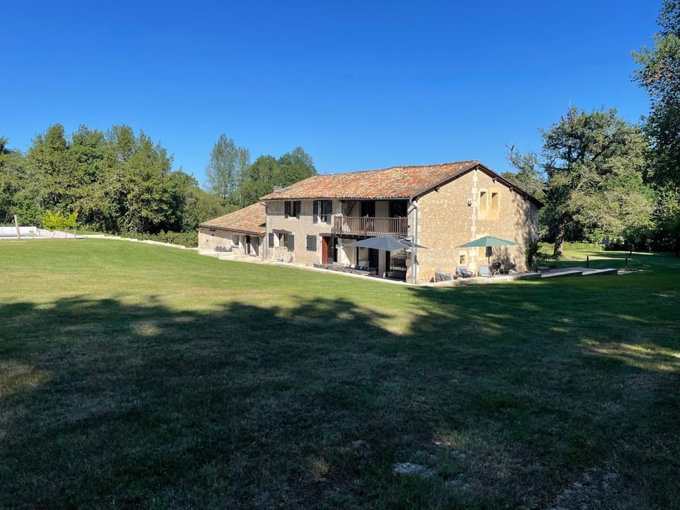 Vacances au calme à Litout, Piscine, Clim, 10 personnes, proche St Emilion Villa in Nouvelle-Aquitaine