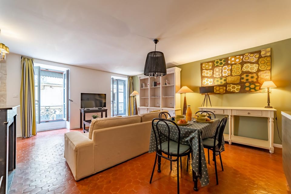 Living room, Meals