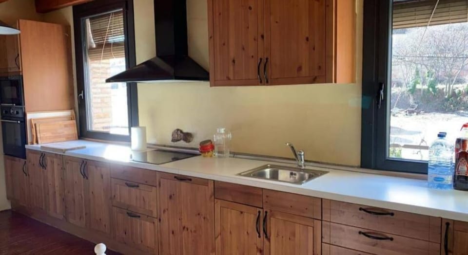 Coffee/tea facilities, Kitchen or kitchenette, minibar, pet friendly, stove