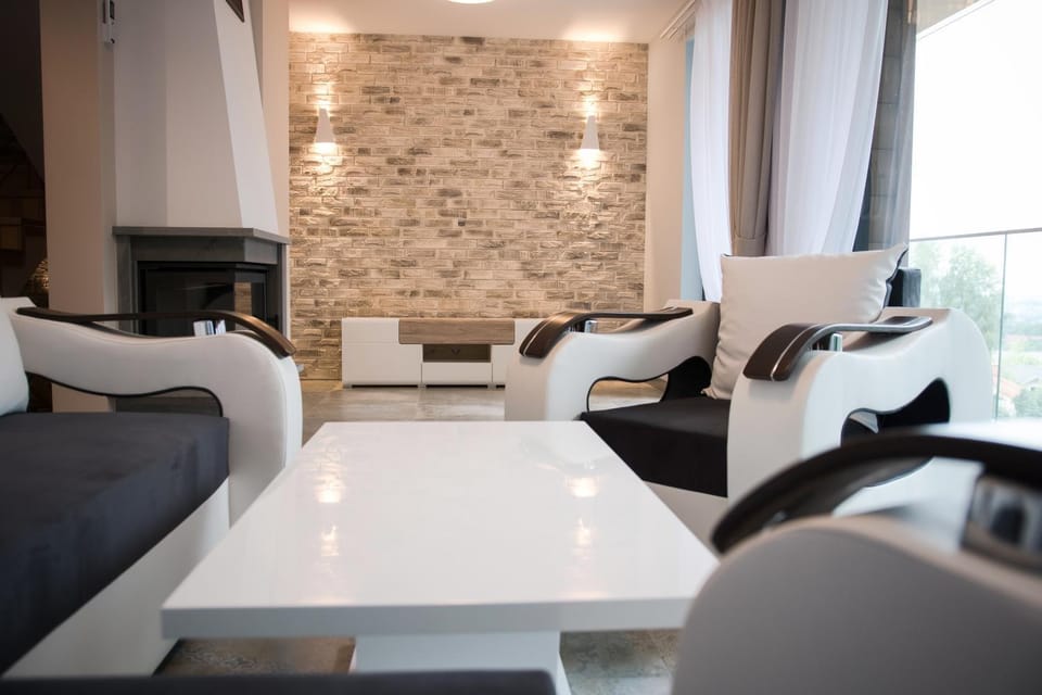 Seating area, Bedroom, Meeting/conference room, flat iron