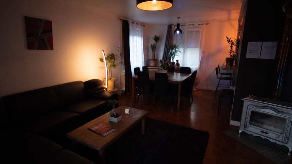 Maison chaleureuse 6, 8 personnes quartier Palente 3 chambres House in Besançon