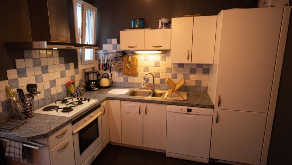 Maison chaleureuse 6, 8 personnes quartier Palente 3 chambres House in Besançon