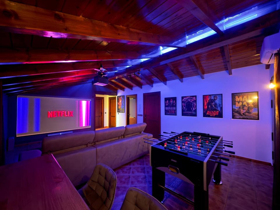 Game Room, TV and multimedia