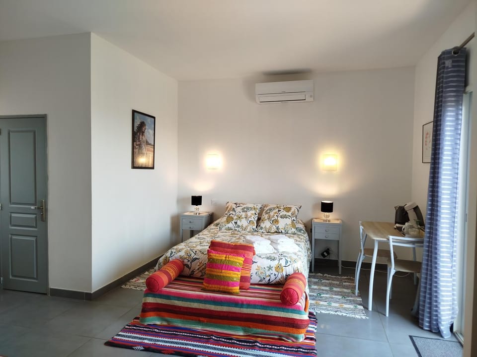 Guest-house de l’amandier - Vue cité médiévale Vacation rental in Occitanie