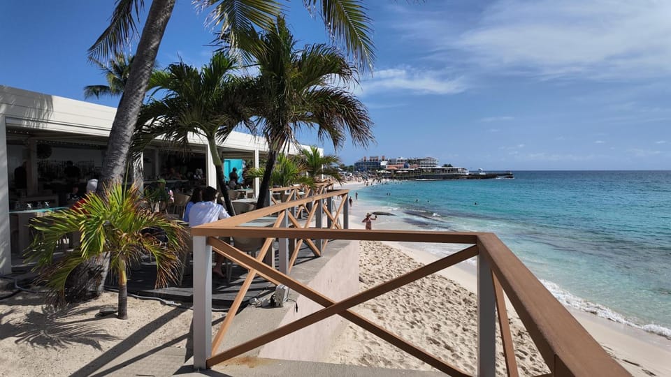Studio Sleeps 2 with Free Parking Apartment in Simpson Bay