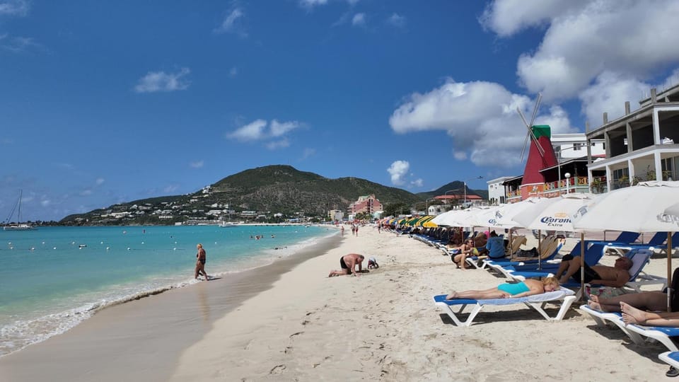 Studio Sleeps 2 with Free Parking Apartment in Simpson Bay