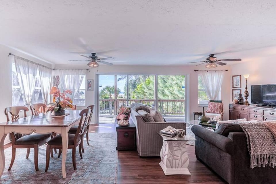 Serenity Beach Condo Apartment in Siesta Beach