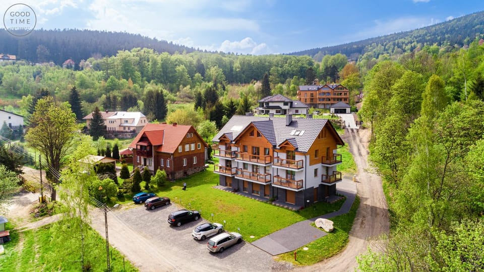 Property building, Neighbourhood, Bird's eye view, Mountain view, Location, Parking