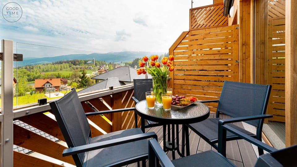 View (from property/room), Balcony/Terrace, Mountain view