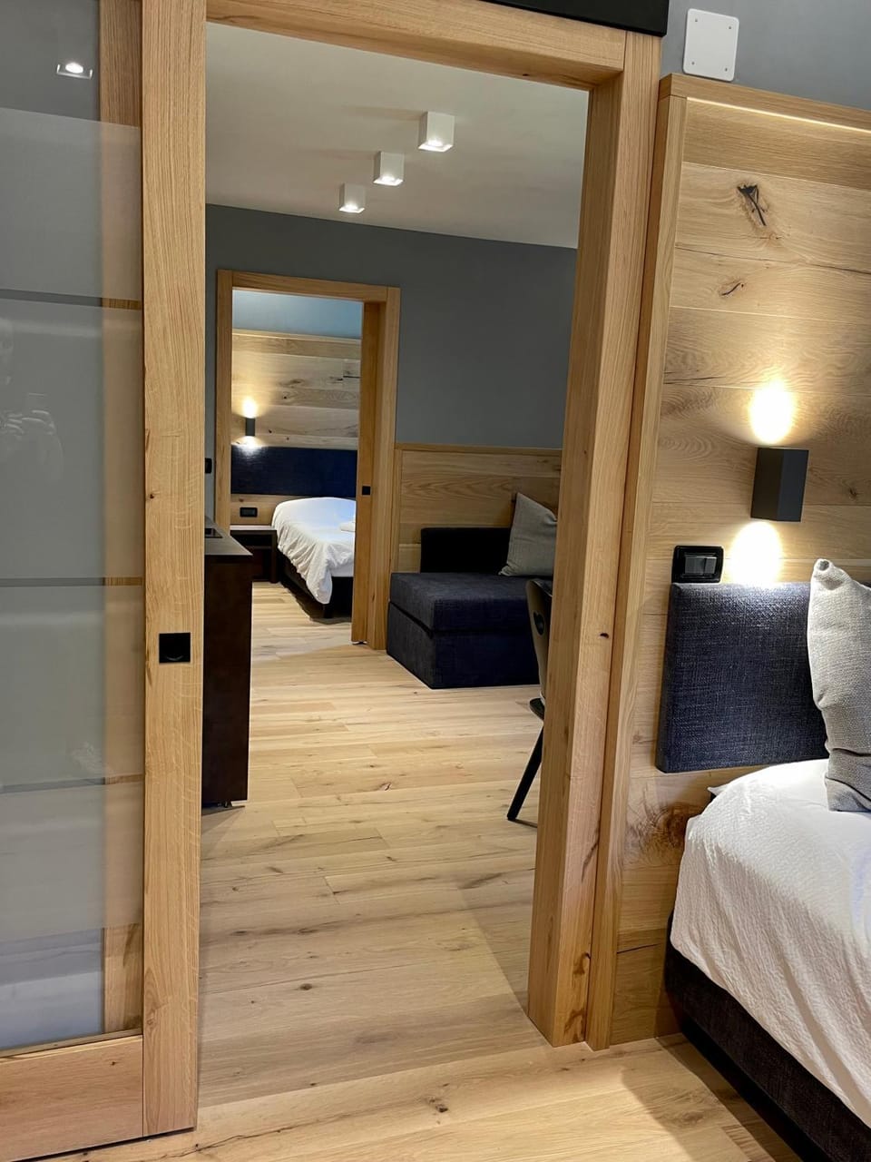 Photo of the whole room, Bedroom