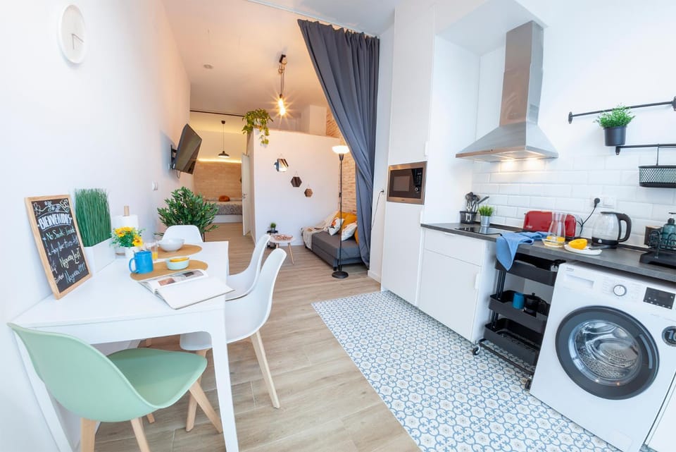 Dining area, minibar, toaster, washing machine, kitchen
