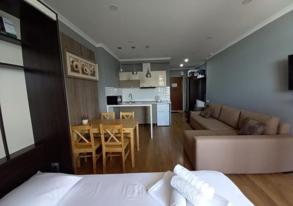 Bed, Kitchen or kitchenette, Seating area, Dining area, minibar
