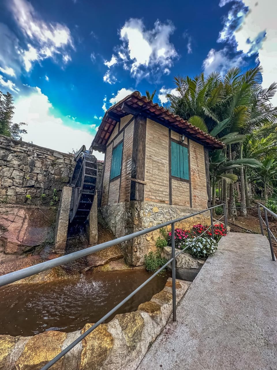 Property building, Day, Garden, Spa and wellness centre/facilities