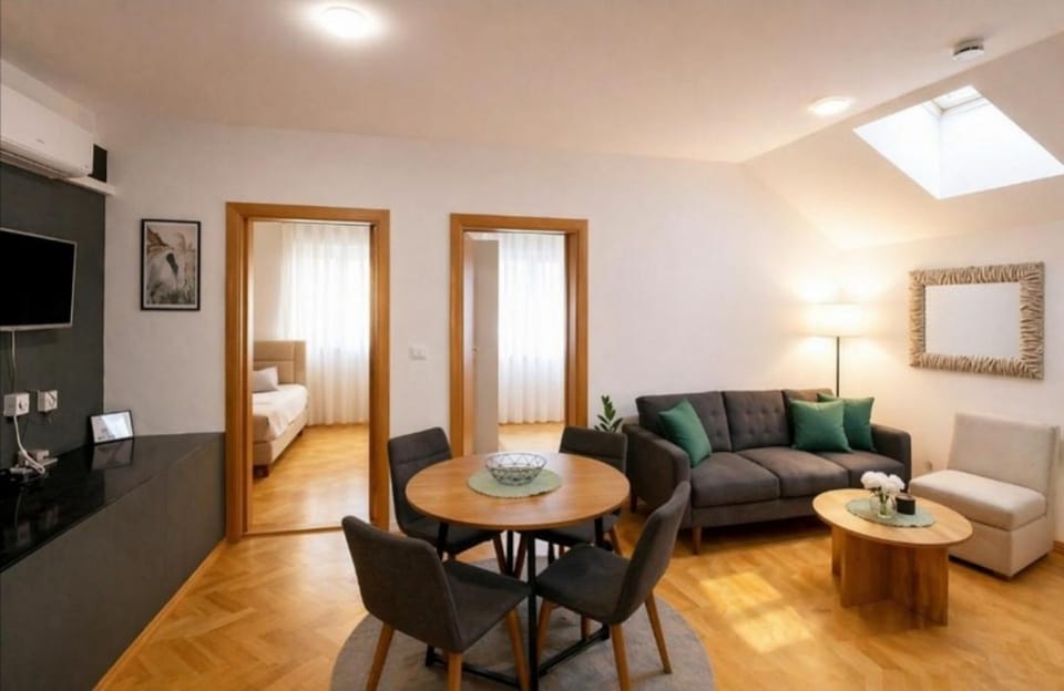 ZARA apartment- Near the Old town ,Cool and shaded ,3 ACs , Free Parking & Peaceful Apartment in Mostar