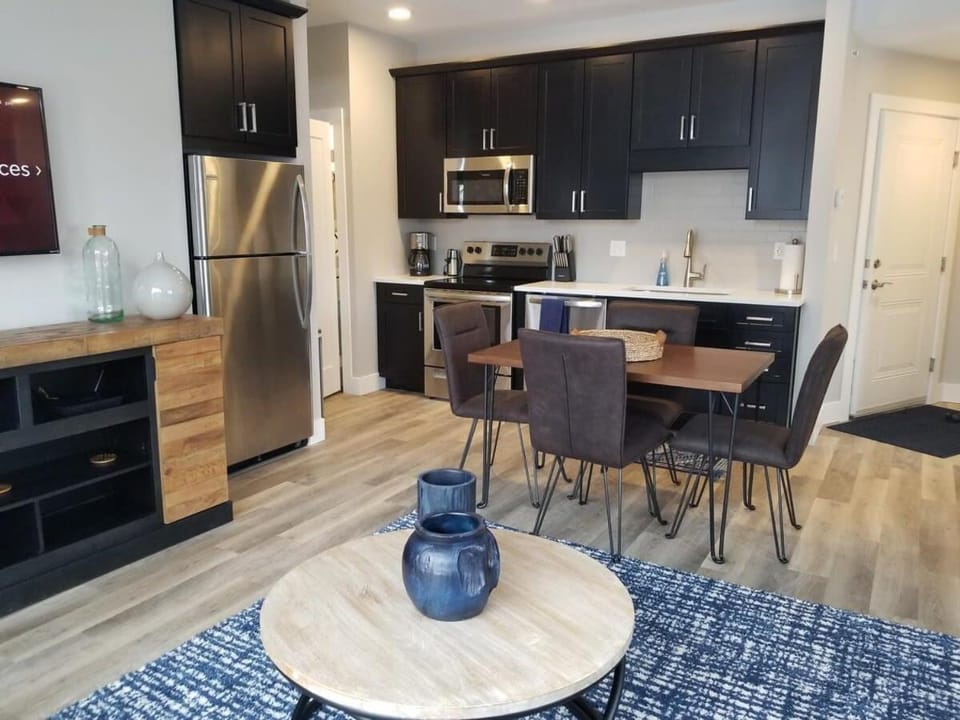 Spacious Condo Downtown Traverse City House in Traverse City