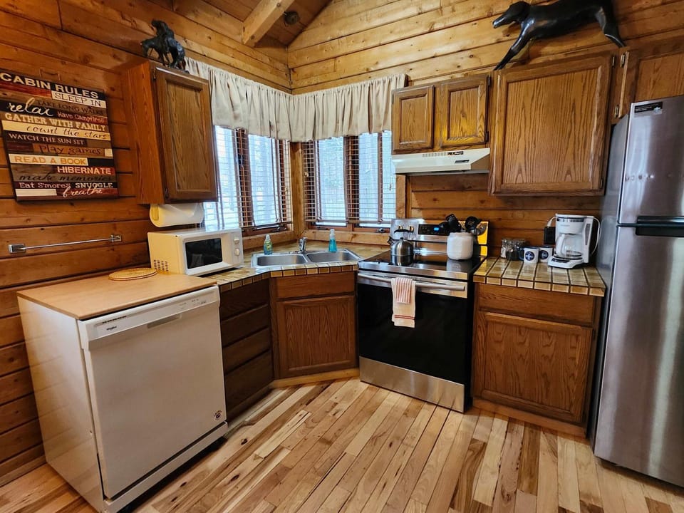 Private Cabin-Shuttle Pass Included! Cabin in Michigan