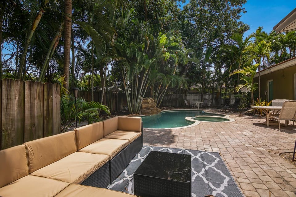 Hot Tub, Swimming pool