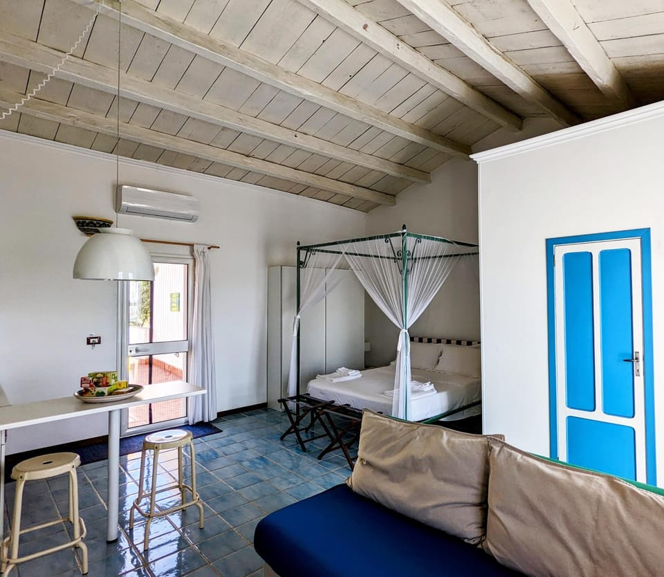 Bed, Garden, View (from property/room), Kitchen or kitchenette, air conditioner