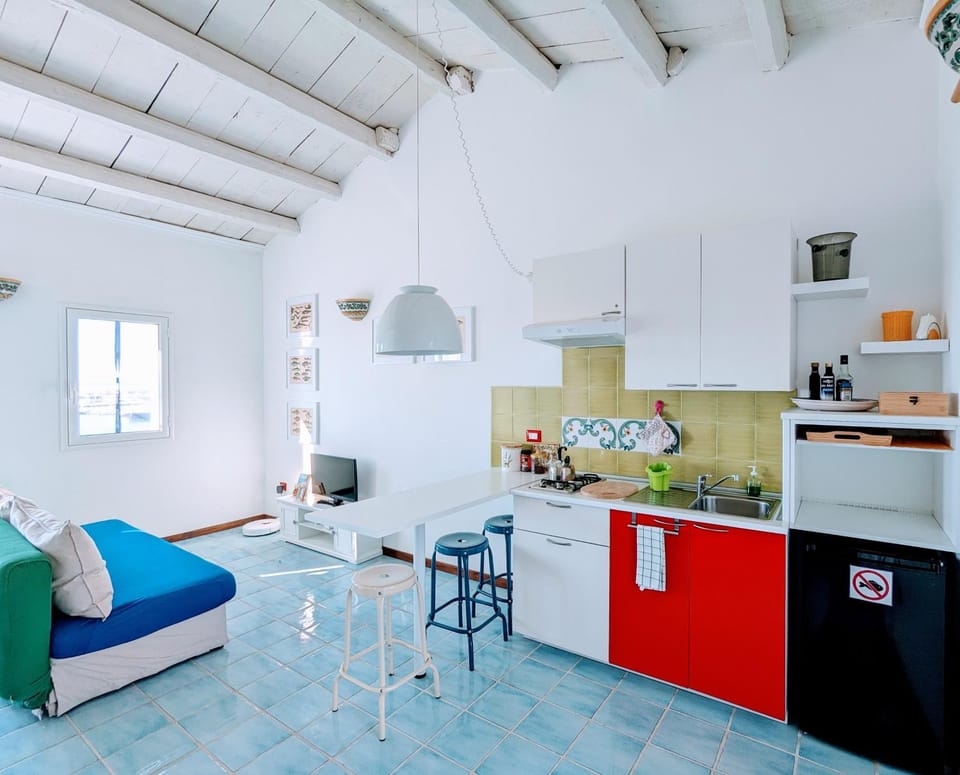 Kitchen or kitchenette, Seating area