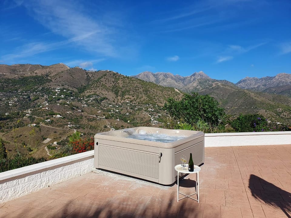 Natural landscape, Hot Tub, Hot Tub, View (from property/room), Mountain view