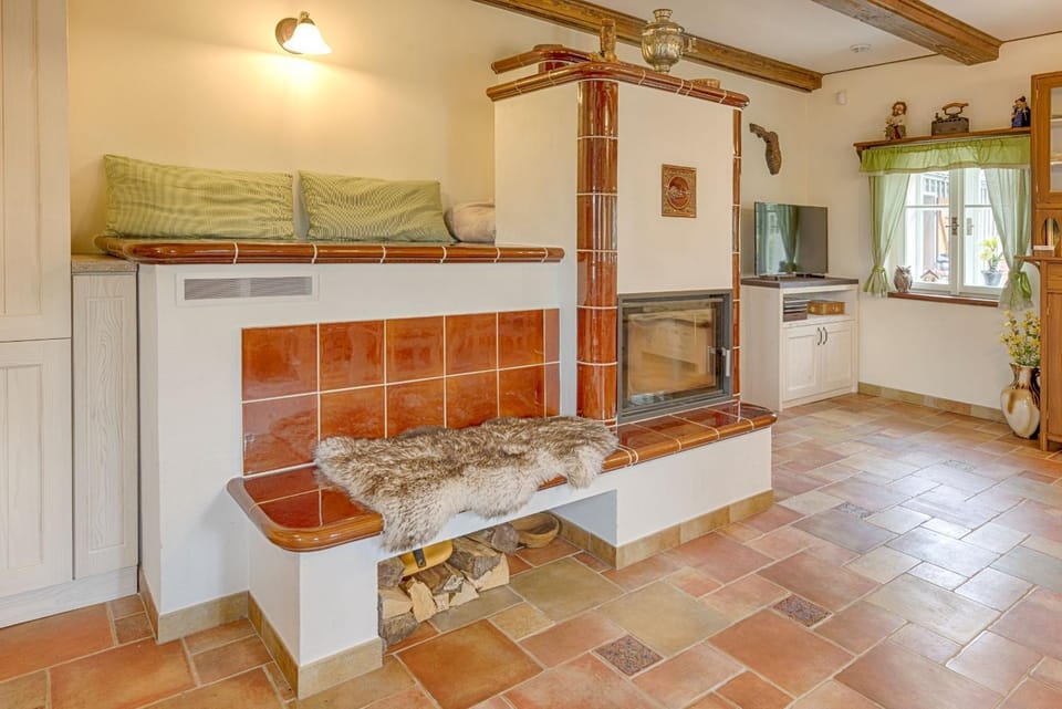 Communal lounge/ TV room, Kitchen or kitchenette