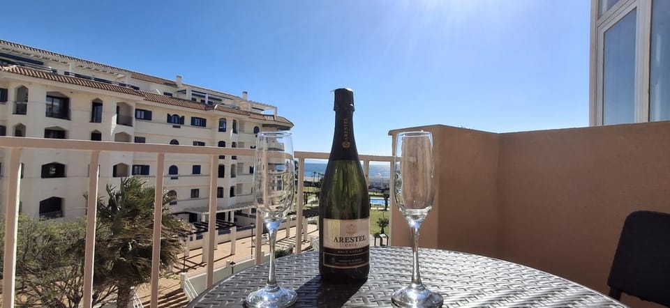 NORIA 2, pied dans le sable, magnifique vue mer, piscine, garage, climatisation Apartment in San Luis de Sabinillas