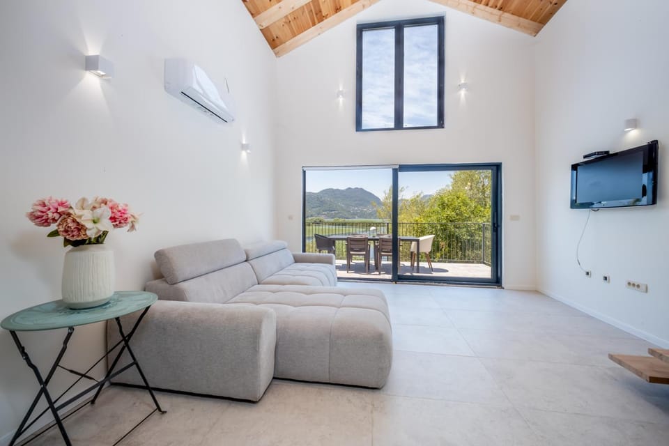 Natural landscape, TV and multimedia, View (from property/room), Living room, air conditioner