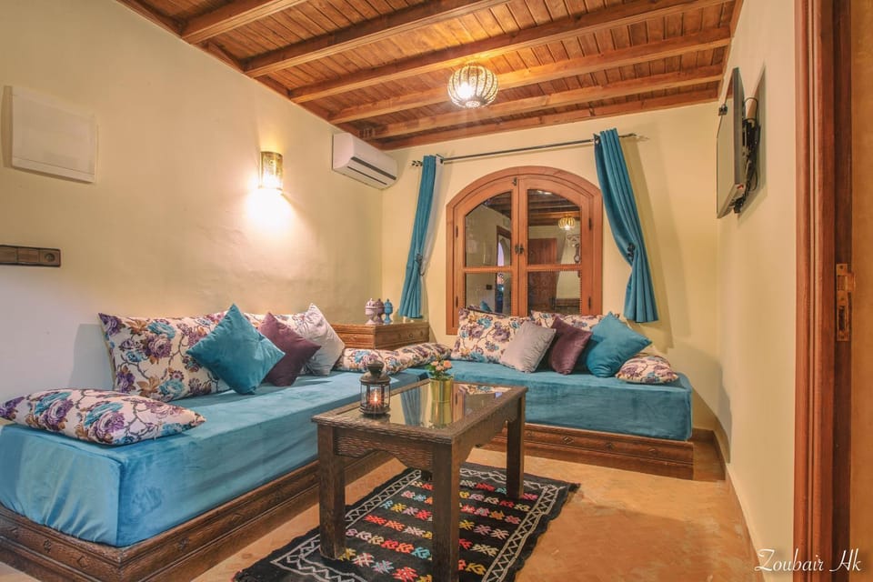 Bed, Living room