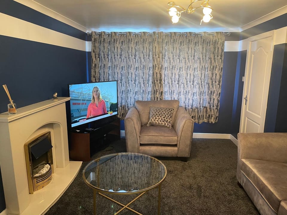 Communal lounge/ TV room, TV and multimedia, Living room, Seating area
