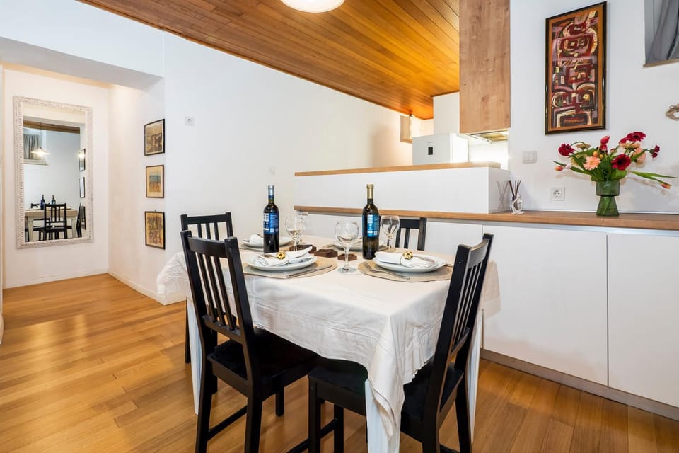 Dining area, kitchen