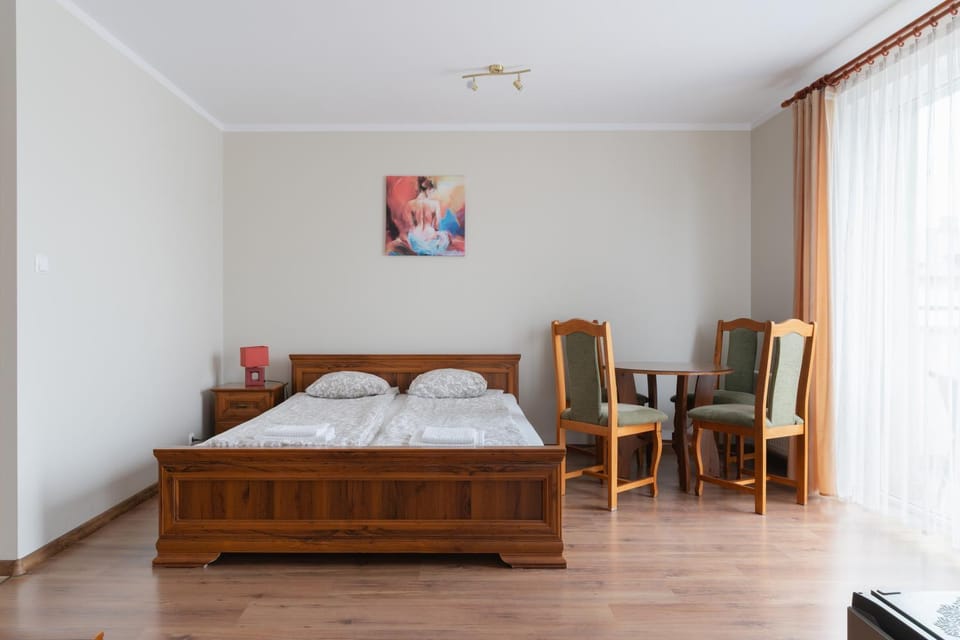 Bed, Photo of the whole room, towels