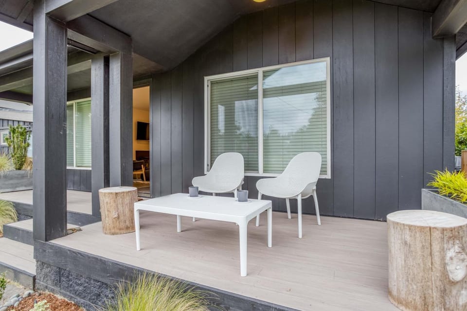 Sprig Dwelling MCA 1482 - Meredith Lodging House in Manzanita