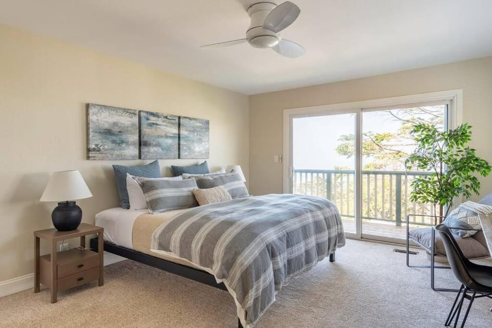 Ocean View Retreat Mins to Beaches & Trails House in Daly City