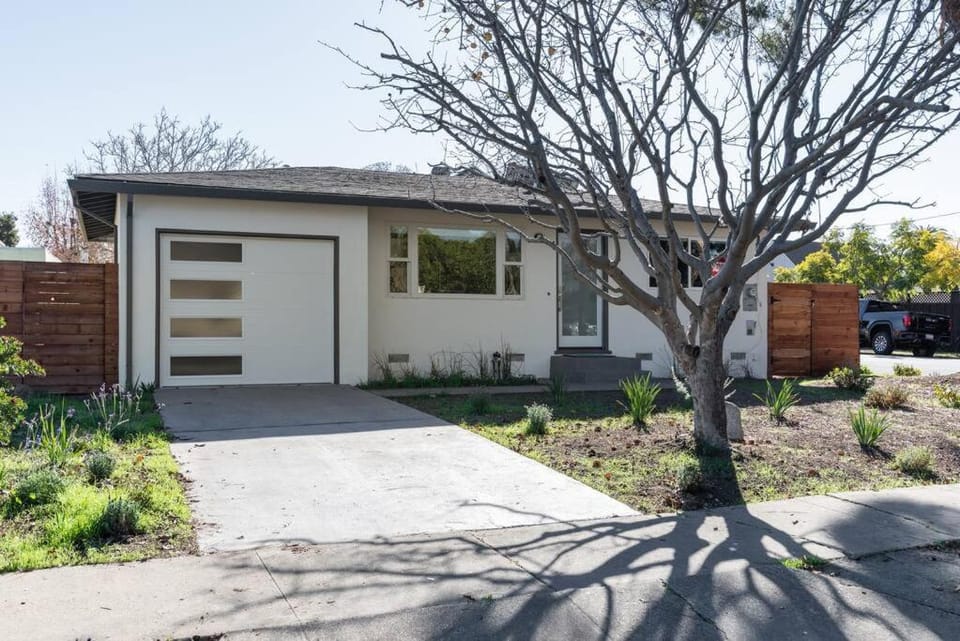 Sunny House with Hot tub near Stanford House in Atherton