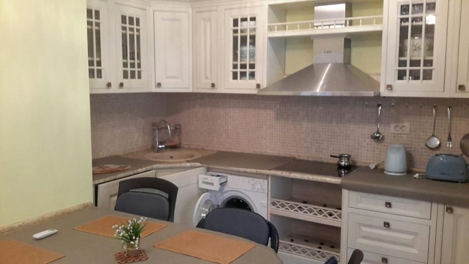 Dining area, Communal kitchen