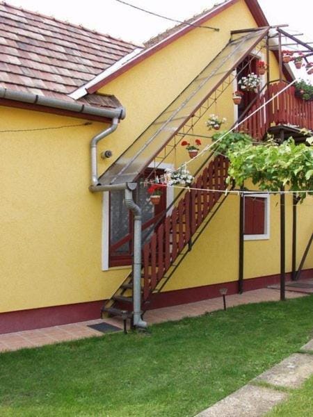 Property building, Facade/entrance, Garden