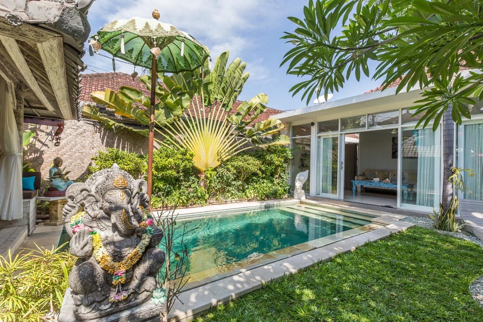 Property building, Day, Swimming pool